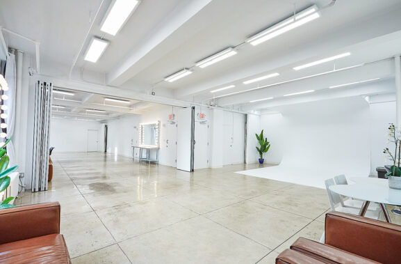 14AB Photo Studio With Cyclorama Wall In New York City