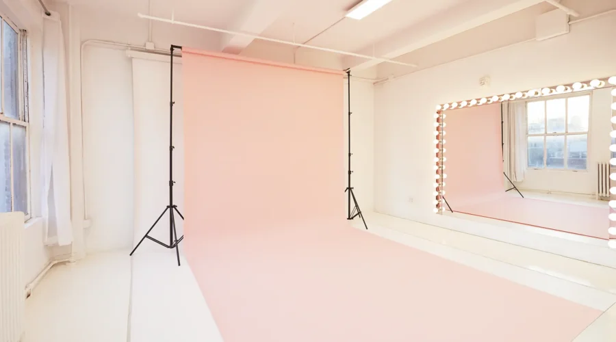 Seamless Paper vs Fabric Backdrop: Which Is Better for Photography?